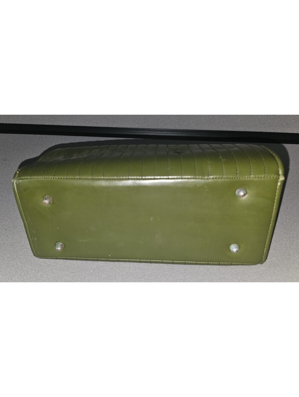 Vintage Empress Olive Green Leather Shoulder Bag with Gold Chain Strap - Picture 4 of 9